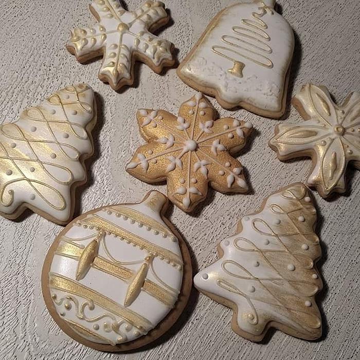 White and gold Christmas cookies