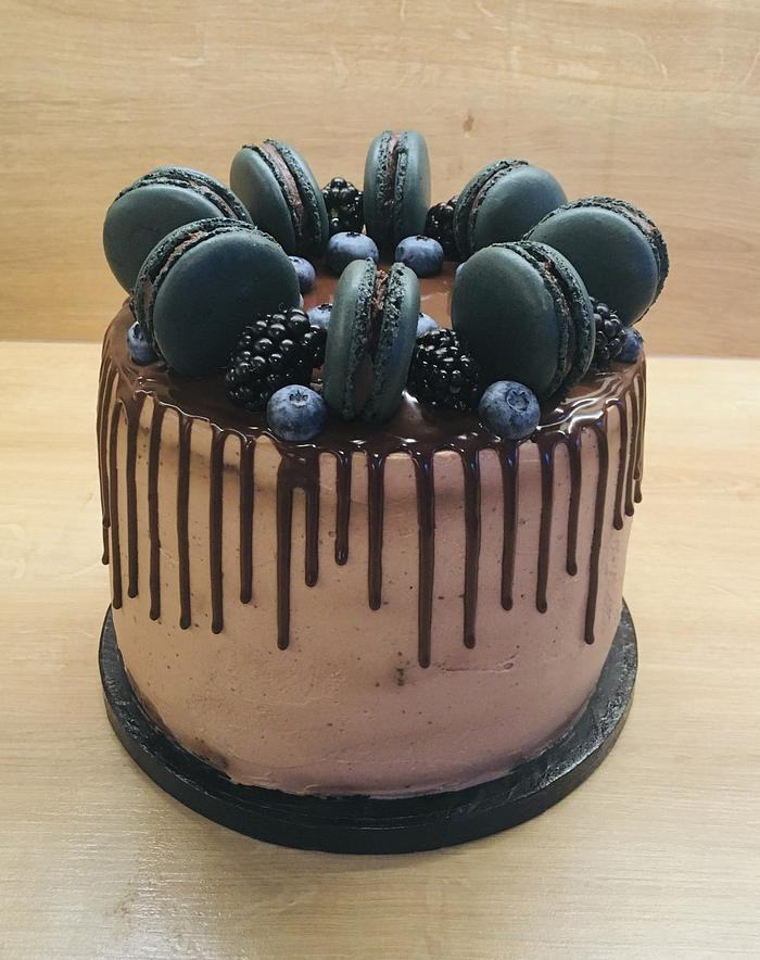 Chocolate cake with macarons