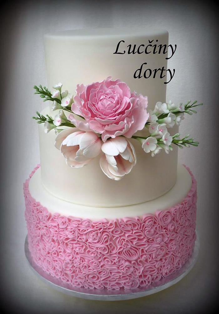 Wedding cake with peony and tulip 