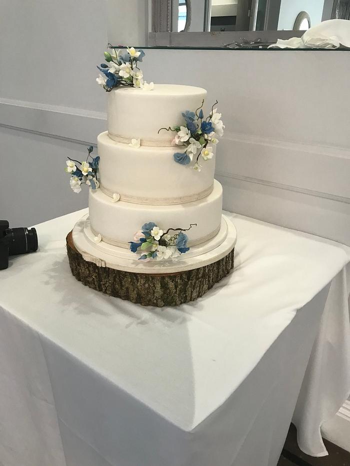 Flower posy’s wedding cake