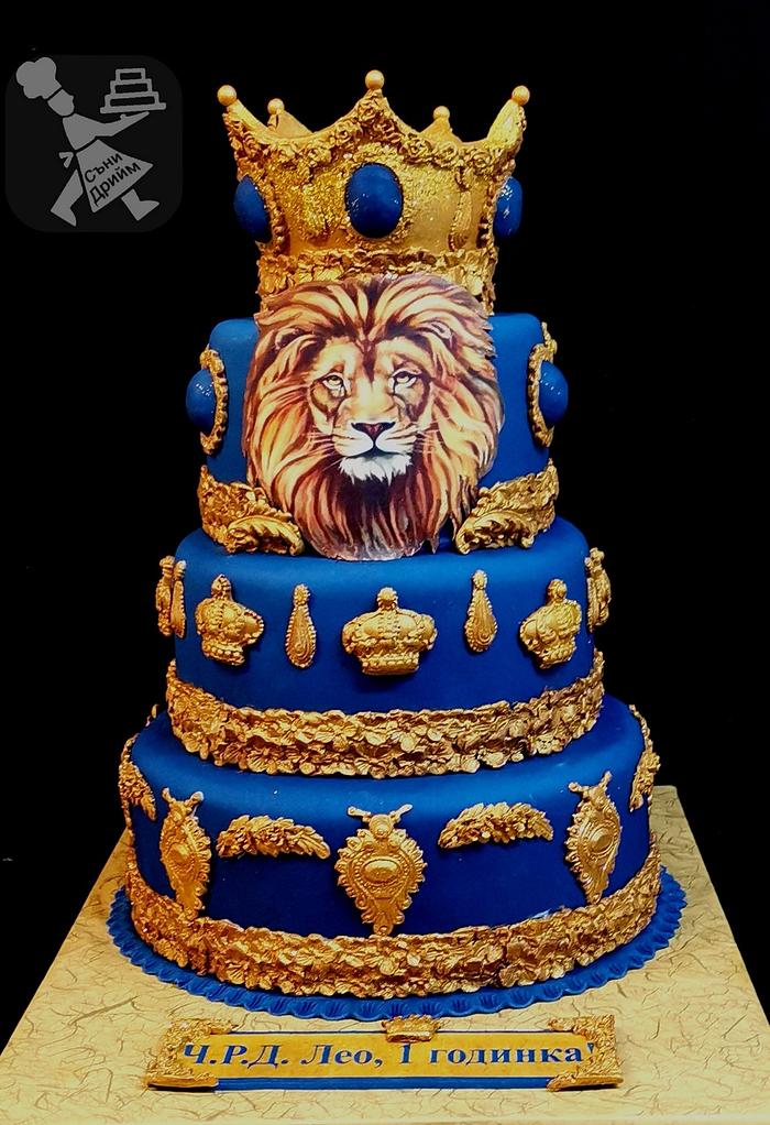 Cake with a crown