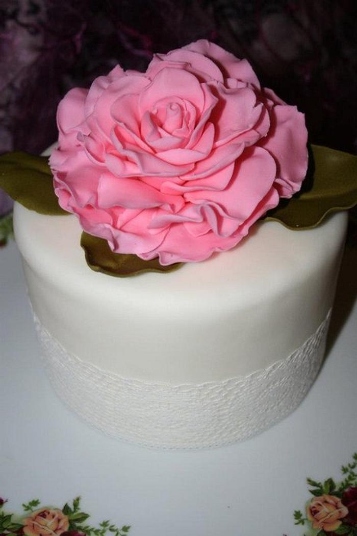 Small rose & lace cake.