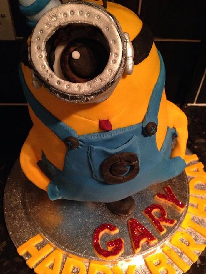 Minion Cake