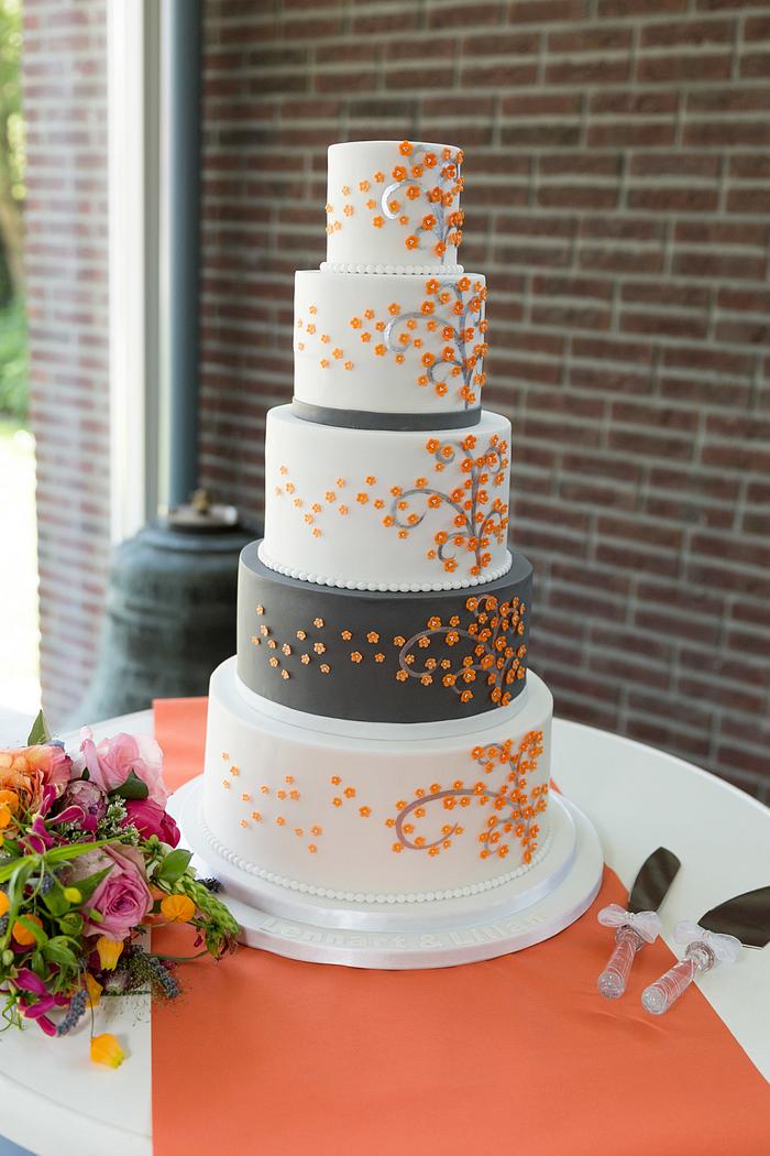 Orange blossom wedding cake