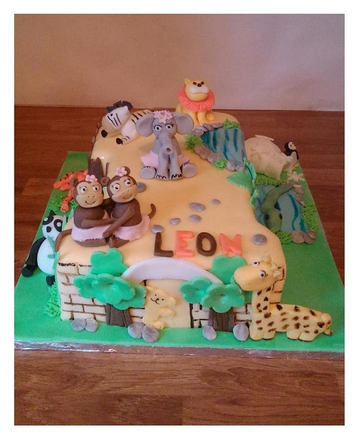 Zoo themed cake