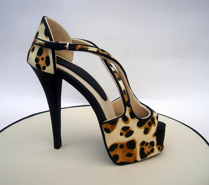 Gucci leopard print stiletto 