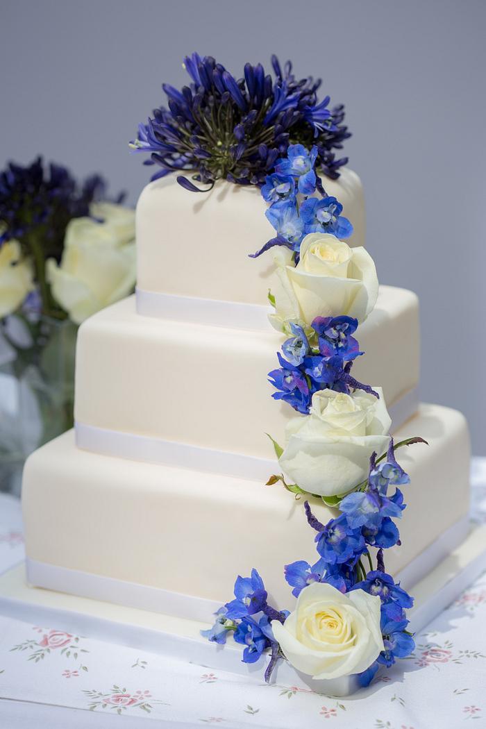 Square wedding cake with beautiful fresh flowers