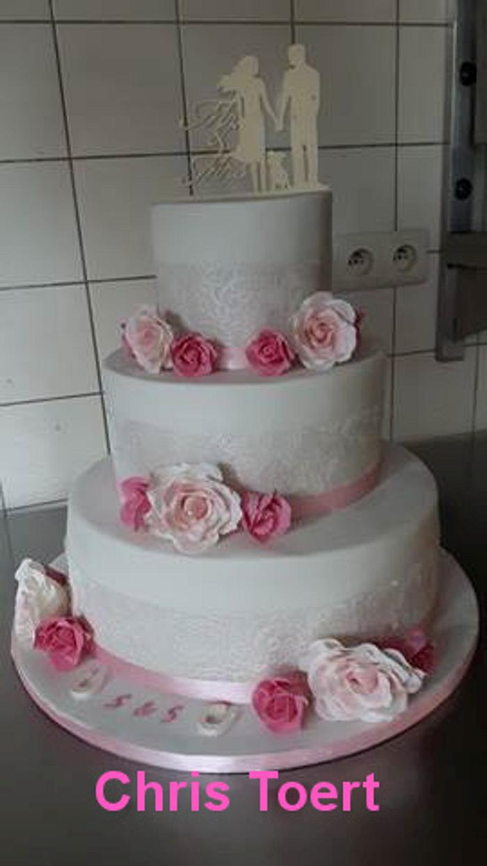 Wedding cake with lace and roses