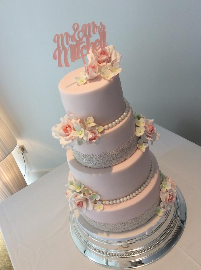 Pearls and roses wedding cake
