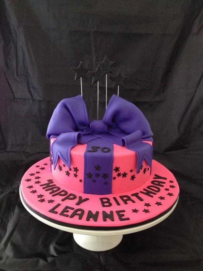 Bow and star cake