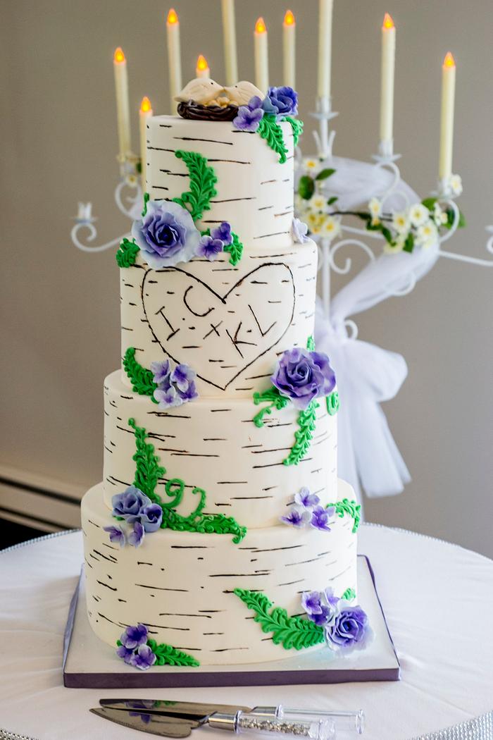 Birch wedding cake with violet roses 