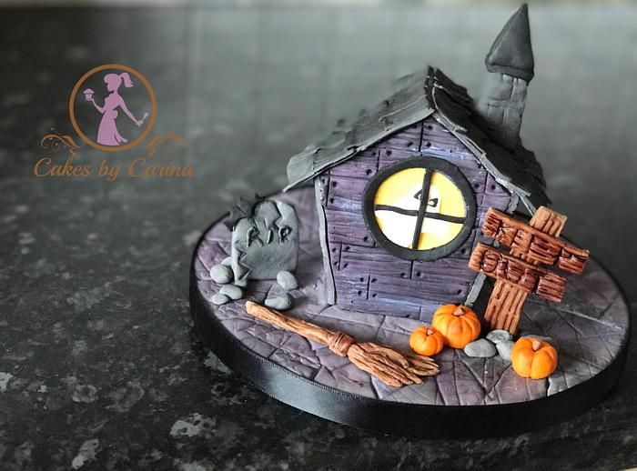 Mini Haunted house cake