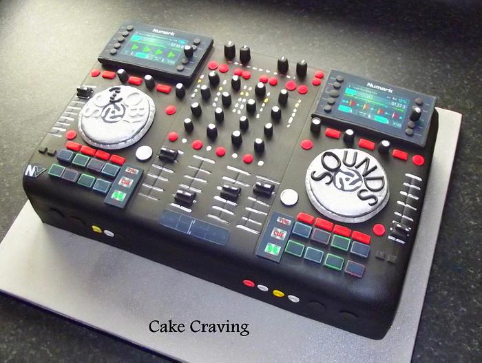 CD DJ Decks cake