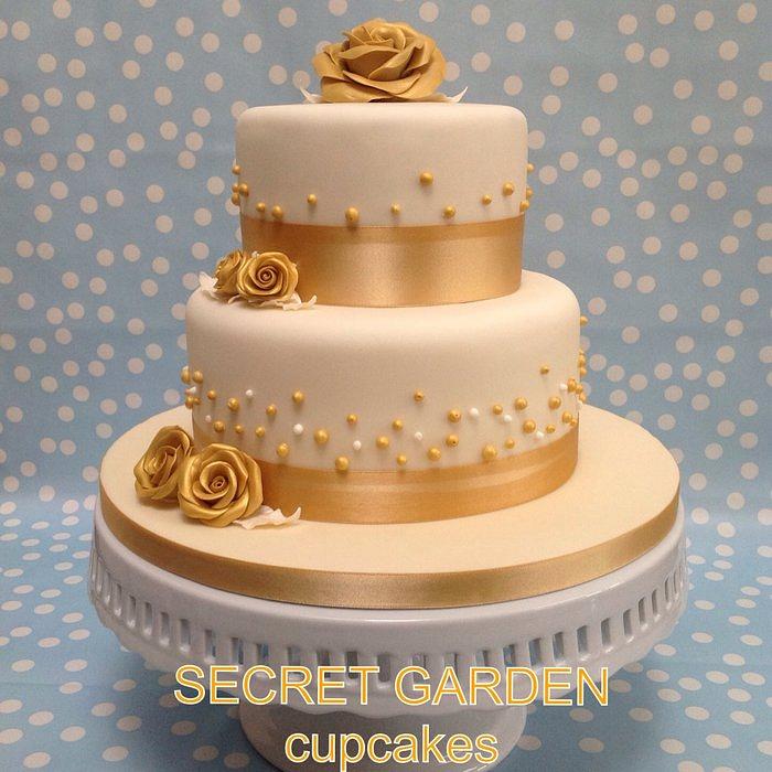 Wedding cake in Gold and Ivory
