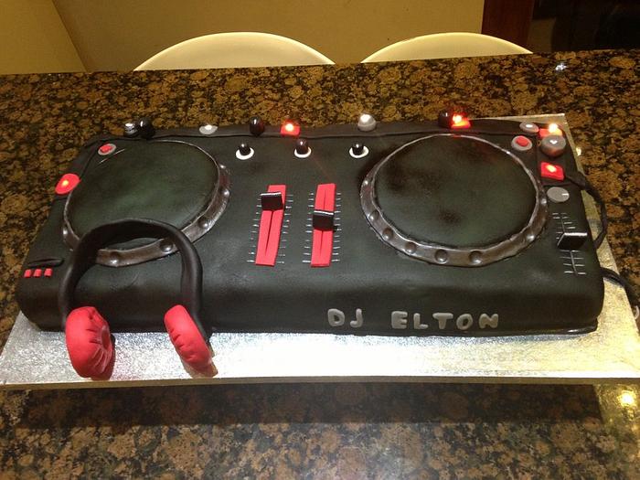 DJ lit up mixer cake black beauty eye catching cake