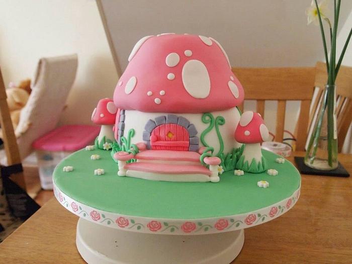 Fairy house cake