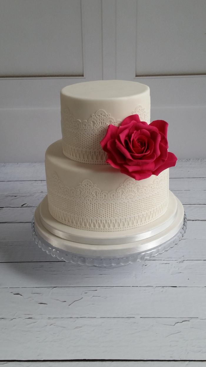 White weddingcake with rose