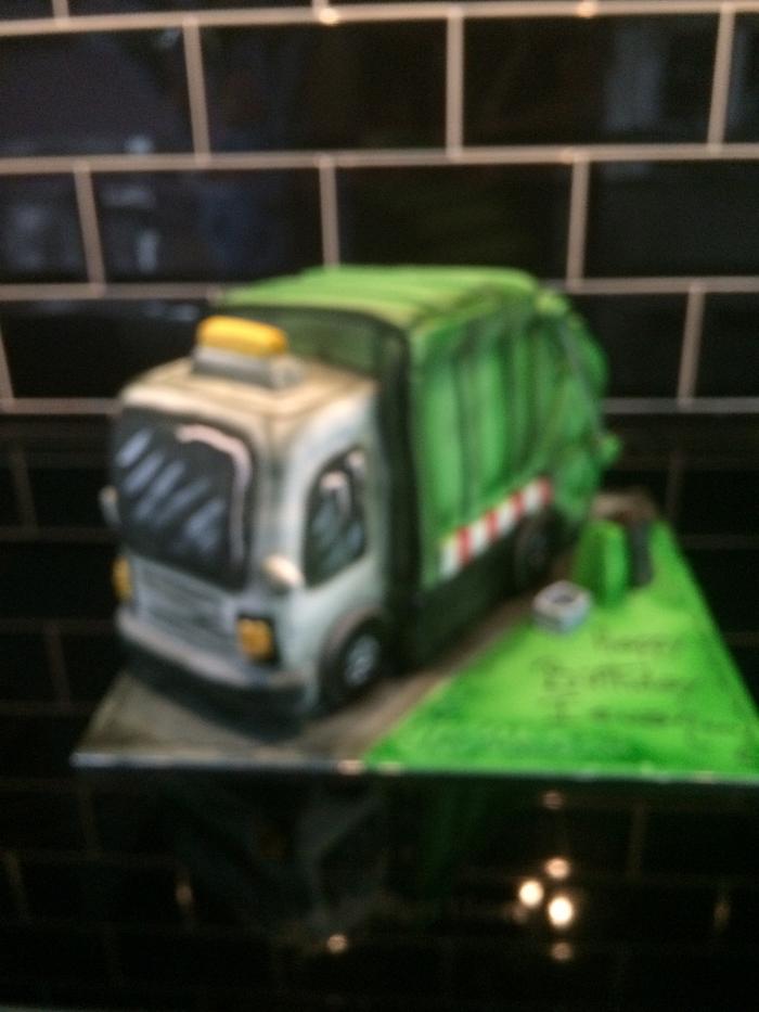 Cute bin wagon cake , for a lovely little boy who loves bin day 💙 | By  Jayne's Bake's | Facebook