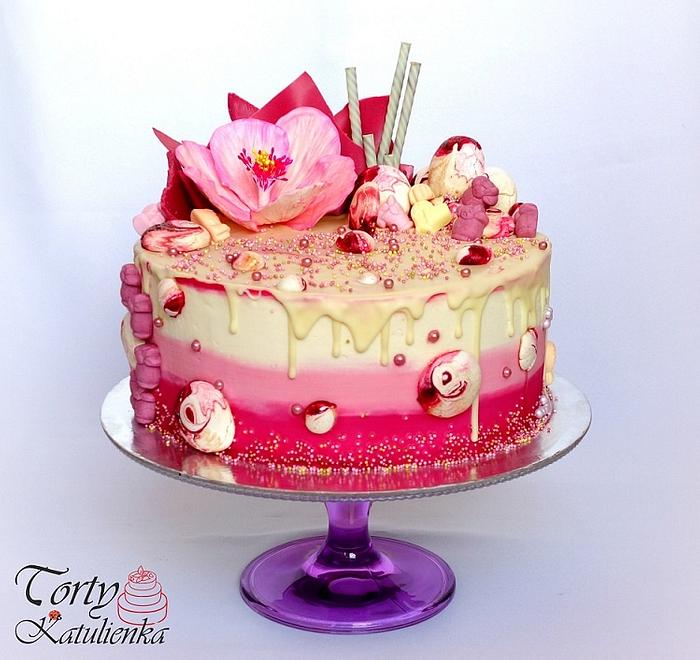 Pink Drip Cake 