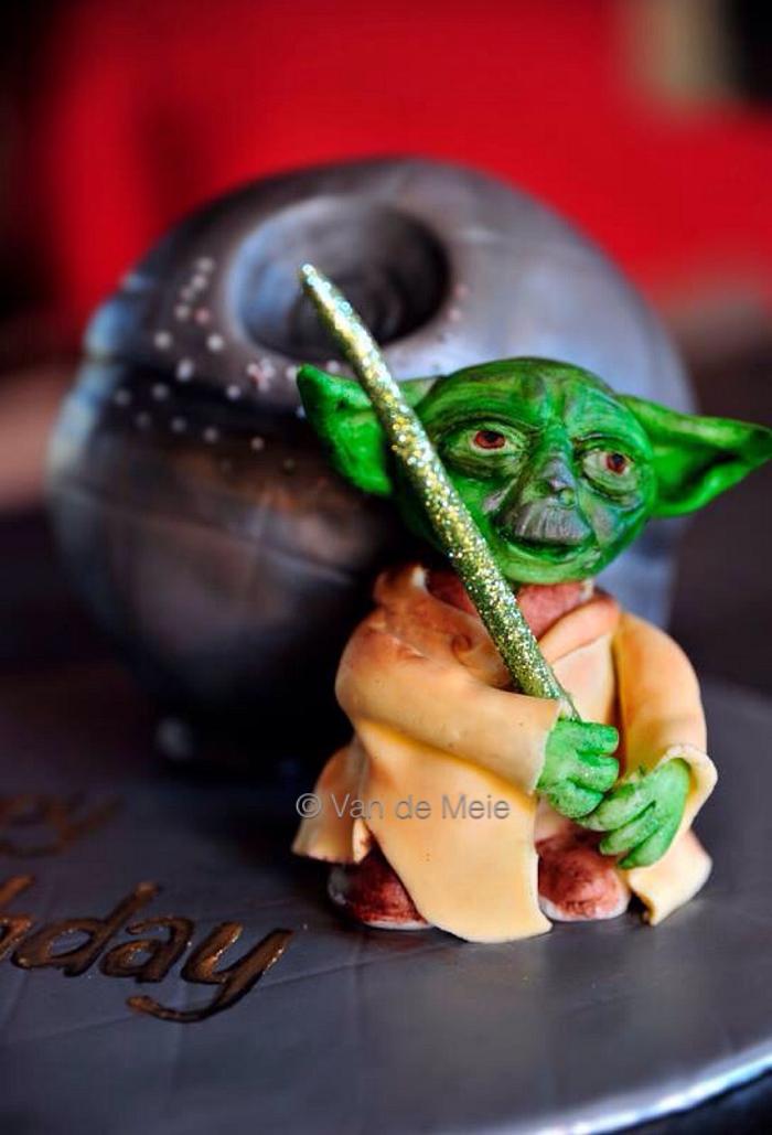 Yoda cake topper with Star Wars cake