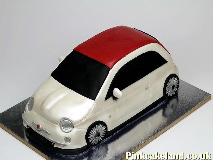 Fiat 500 Birthday Cake - Decorated Cake by Beatrice Maria - CakesDecor