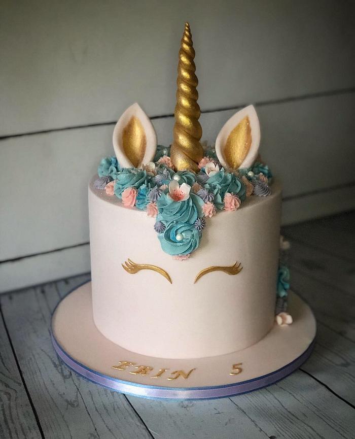 Pastel pink and blue unicorn cake 