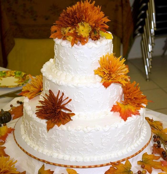 Fall mums wedding cake.