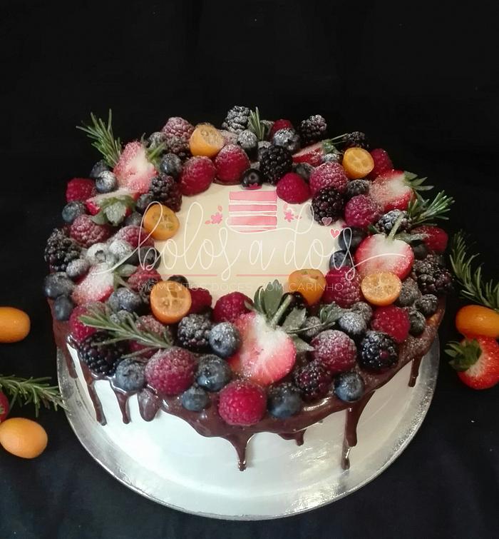 Drip cake frutos vermelhos