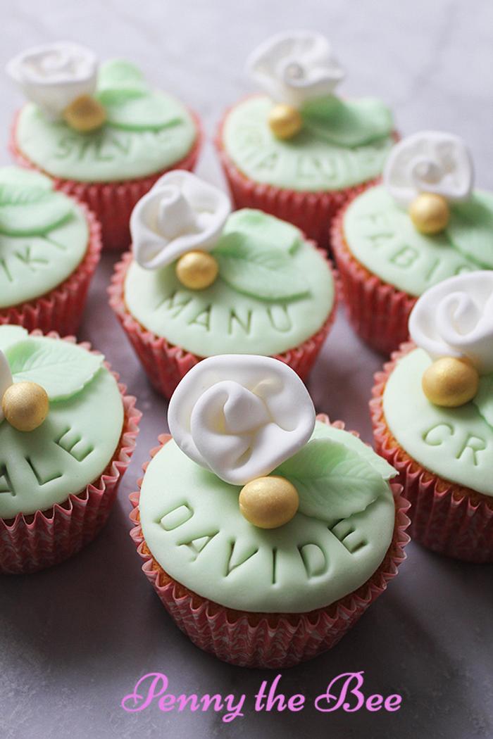 Cupcakes as 'Place cards'