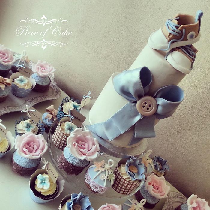 A cute little 2 tier and matching cupcakes!
