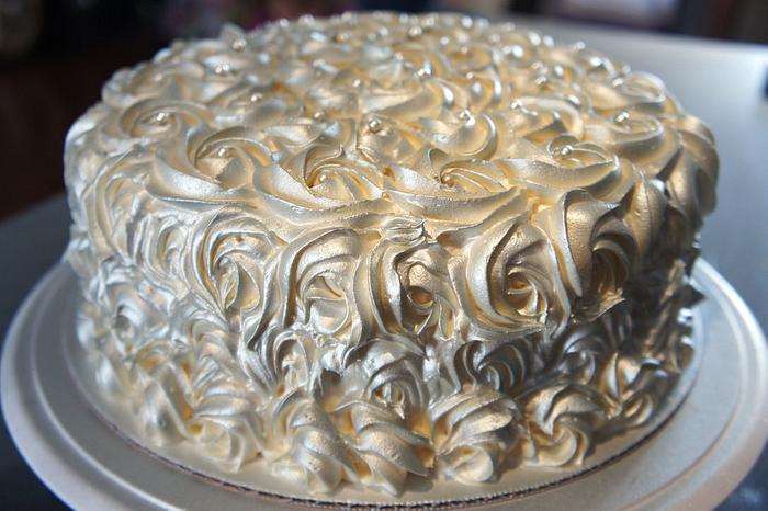 Silver roses wedding cake