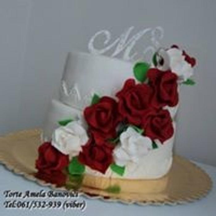 red roses wedding cake