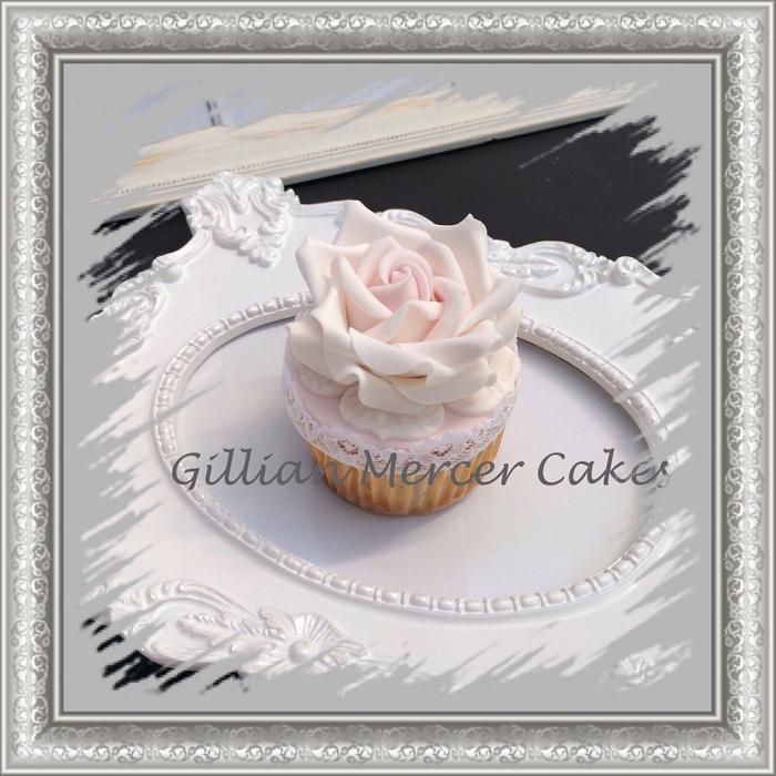 Large rose cupcake 