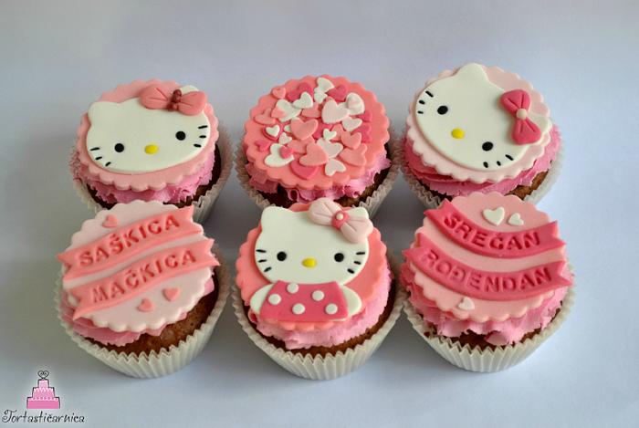 Hello Kitty cupcakes! 