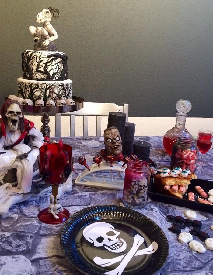 Horror mini sweet table