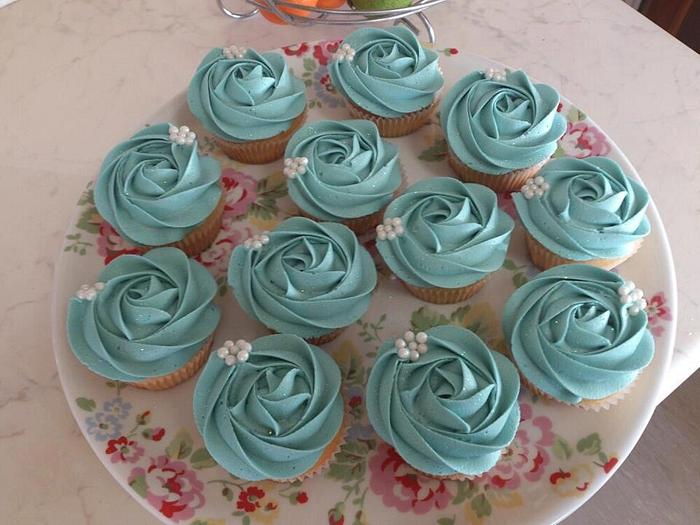 Blue rose cupcakes