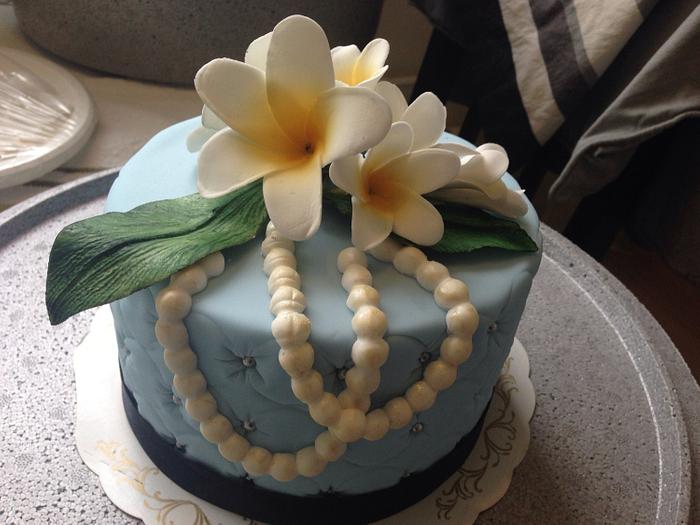 Small frangipani flower cake