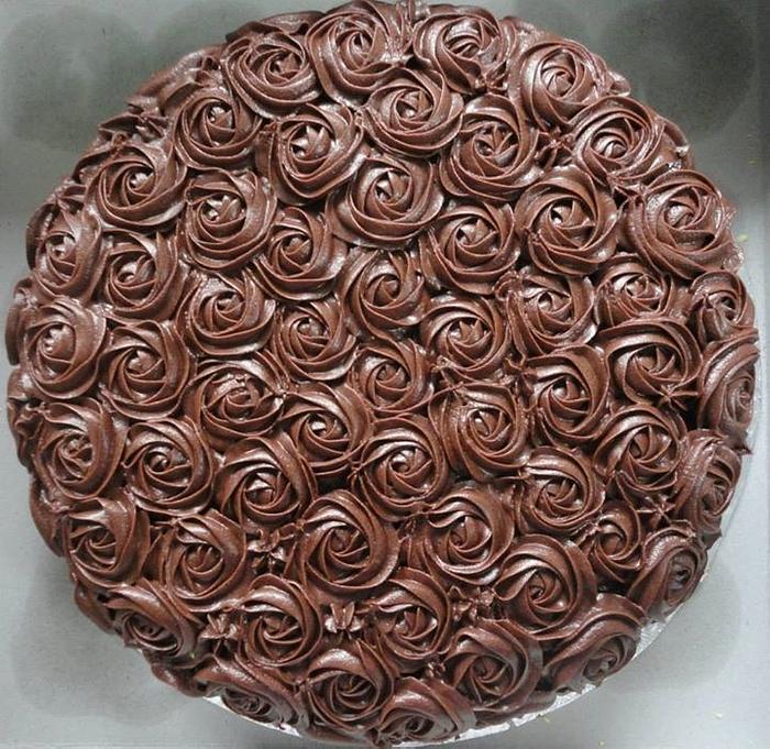 Chocolate Rosettes - Decorated Cake by Candida - CakesDecor