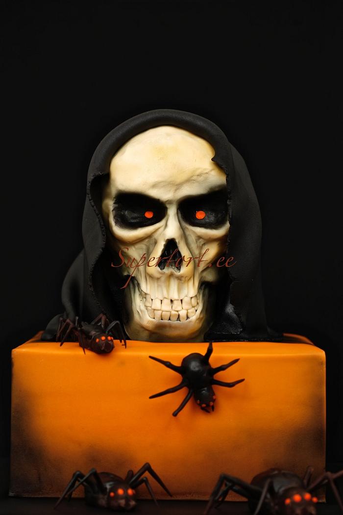 Scull and spiders halloween cake