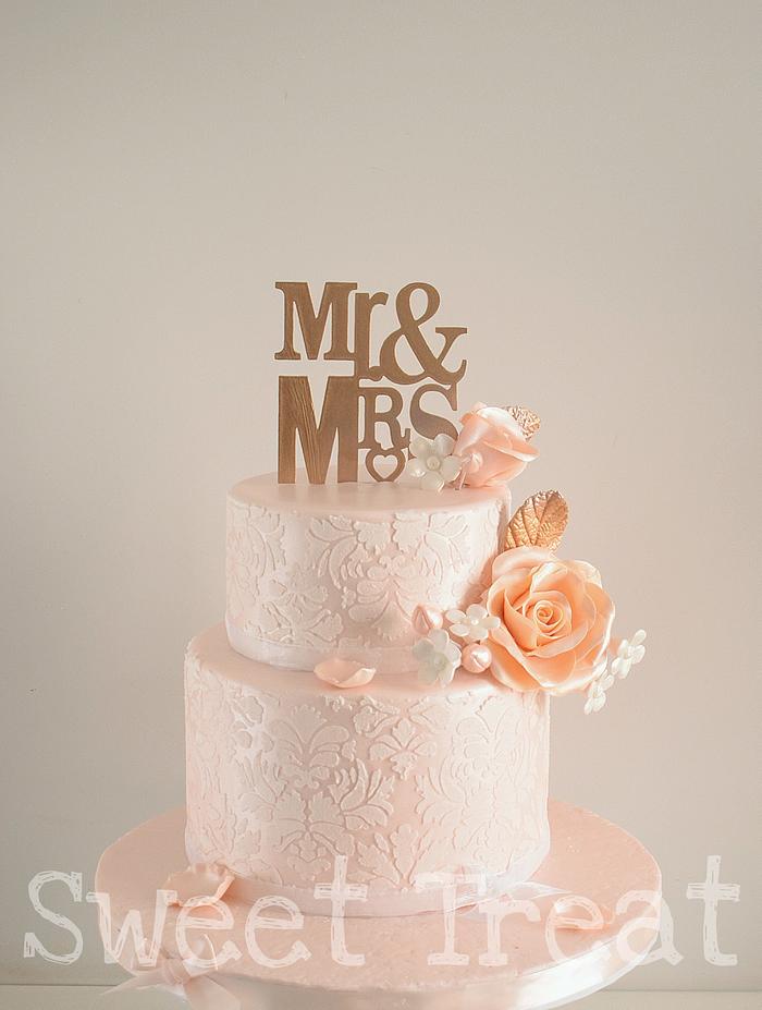 Pearly wedding cake 