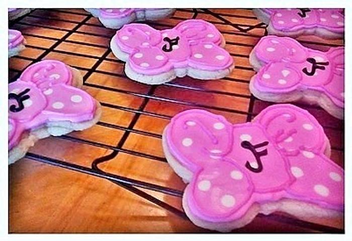 Pink mini mouse bow cookies!