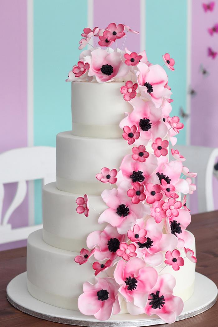 Wedding cake with Flowers black & pink