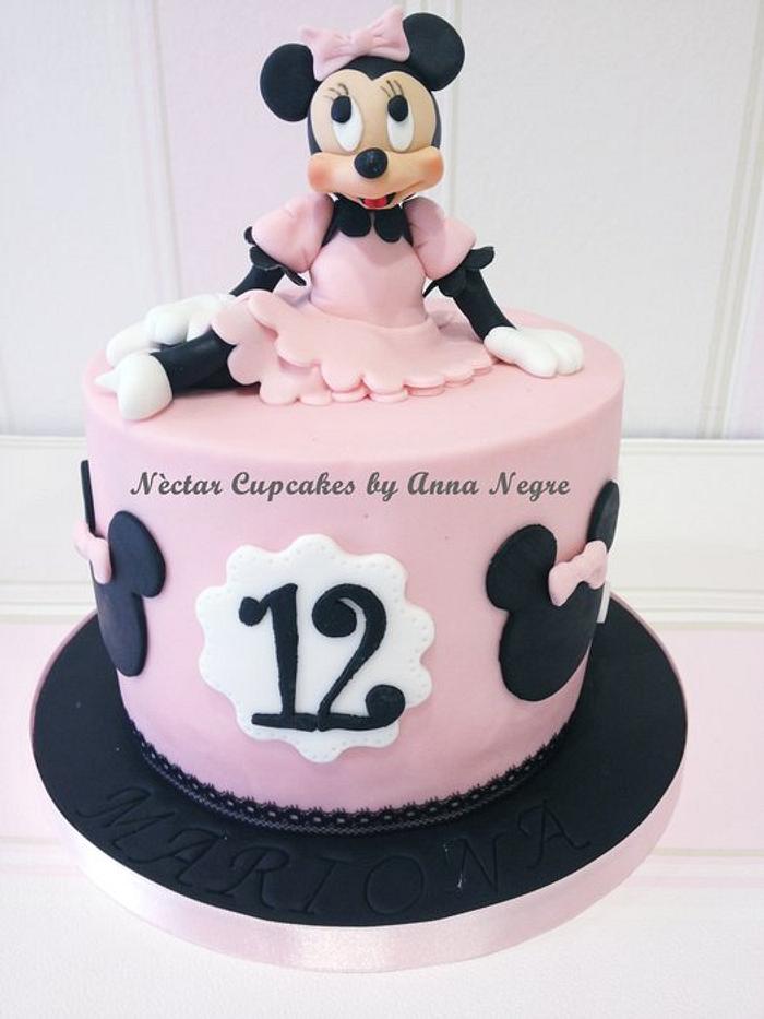 Minnie fondant cake