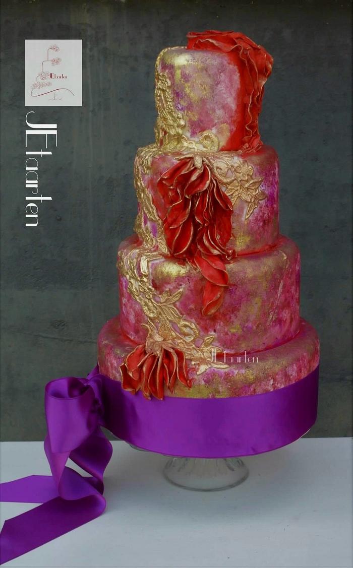 luxury weddingcake in red, gold and purple