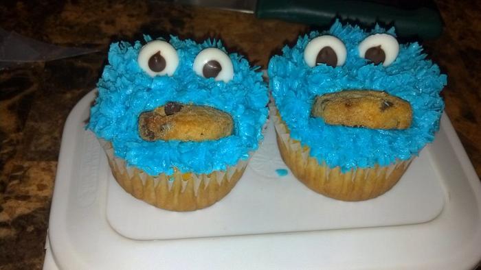 Cookie Monster Surprise Cupcakes