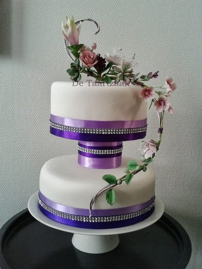 Wedding cake with sugarflowers