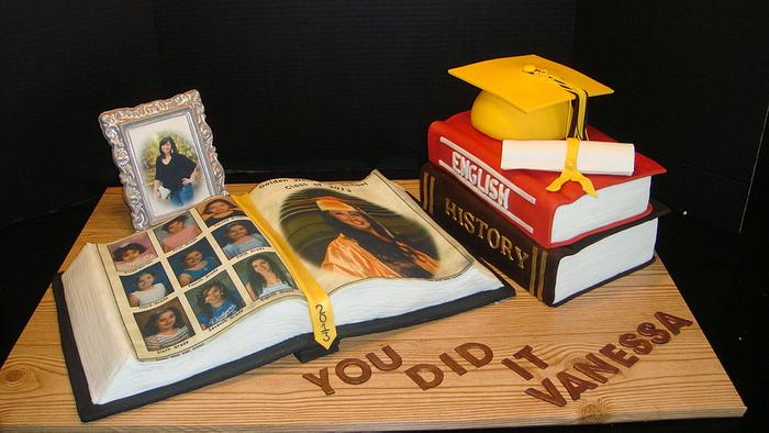 GRADUATION CAKE