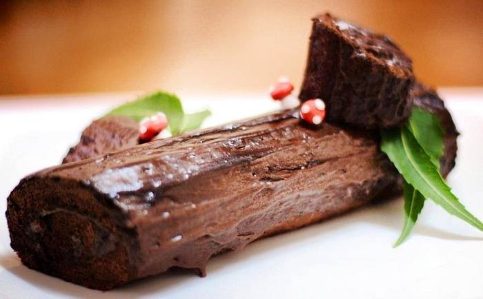 Chocolate log cake