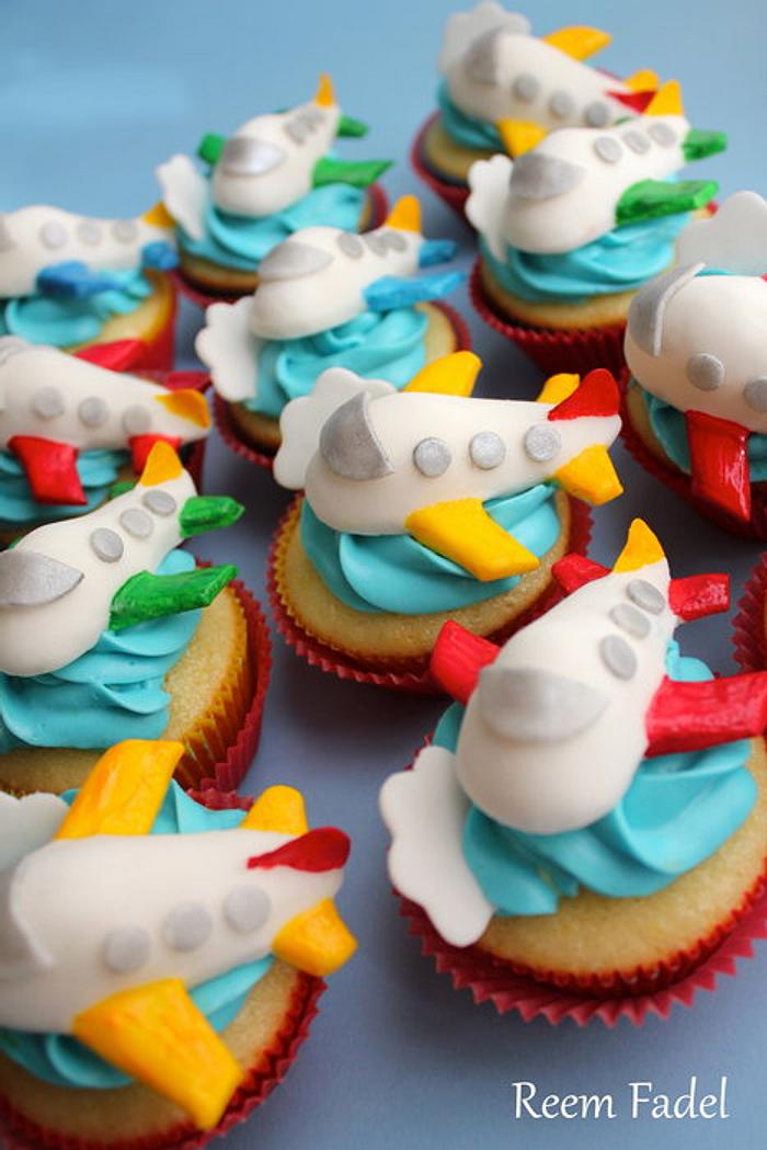 Airplane cupcakes