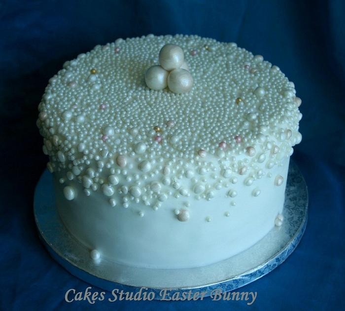 Pearls wedding cake